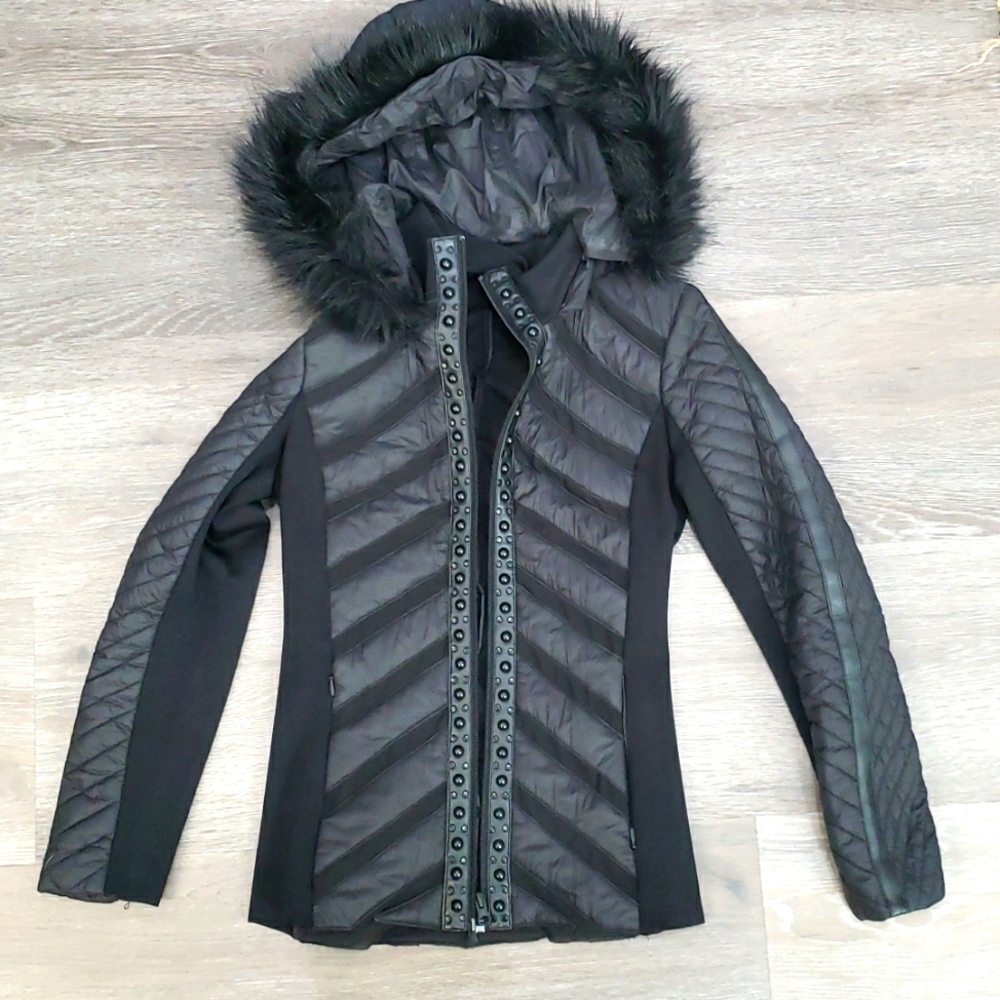 Mesh and Windbreaker Jacket zipper up